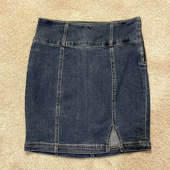 Dresses & Skirts - Mini Jean Pencil Skirt size 5/27 W
